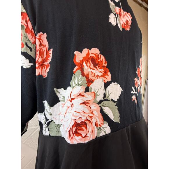 Shein Curve 2XL Black & Floral print v-neck women's top blouse flowing bottom - Picture 9 of 11